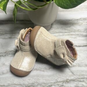Stride Rite leather Baby/Toddler Sparkle Bow ankle Boots in Beige